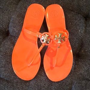 Color “poppy” Size 8